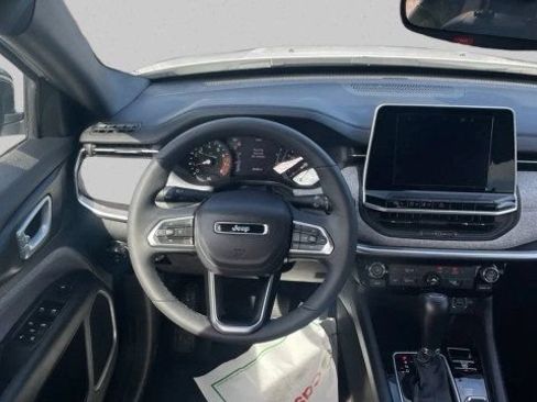 Used 2025 Jeep Compass Latitude AWD/4WD image 22