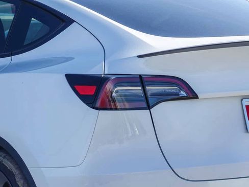 Used 2023 Tesla Model Y Performance image 7