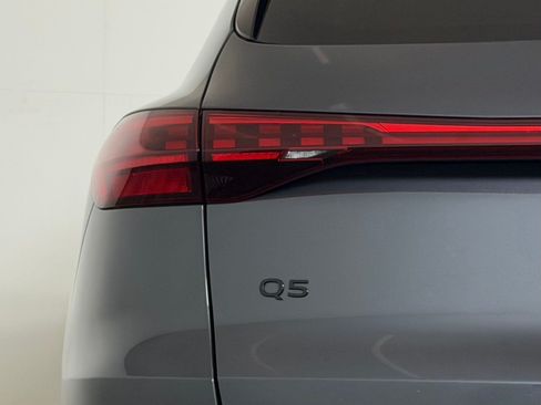 Used 2025 Audi Q5 Premium w/ Convenience Package AWD/4WD image 29