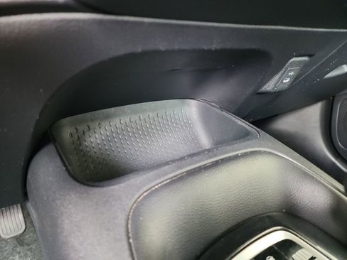 Used 2025 Toyota Corolla LE FWD image 30