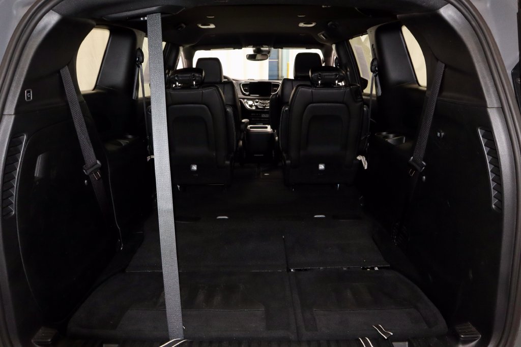 Used 2025 Chrysler Pacifica Select FWD image 14