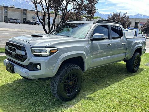 Used 2021 Toyota Tacoma TRD Sport w/ Technology Package AWD/4WD image 11