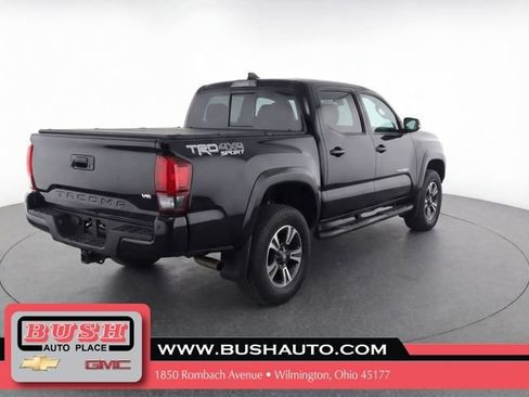 Used 2019 Toyota Tacoma TRD Sport image 3