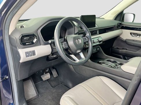 Used 2025 Honda Pilot EX-L image 9