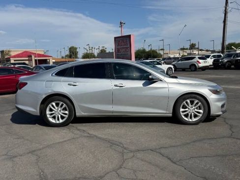 Used 2017 Chevrolet Malibu LT FWD image 2