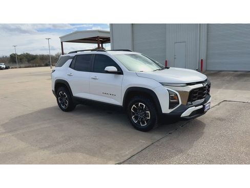 Used 2025 Chevrolet Equinox ACTIV image 2