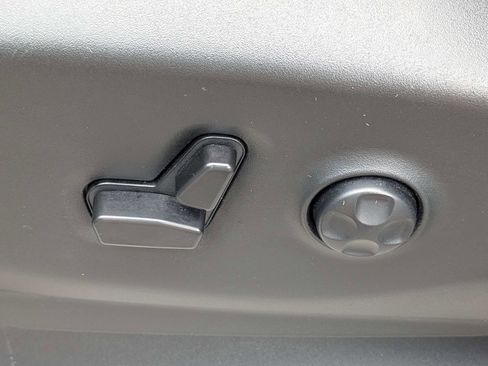 Used 2024 Chrysler Pacifica Touring-L FWD image 21