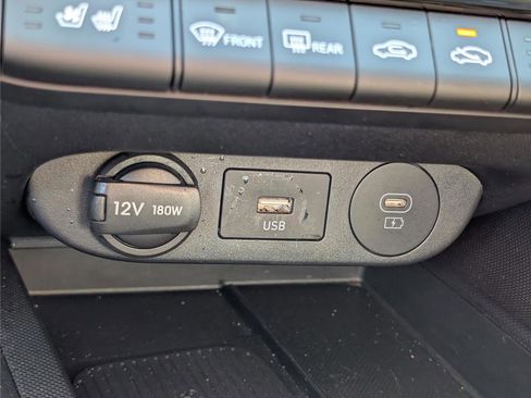 Used 2025 Hyundai Elantra Limited image 28