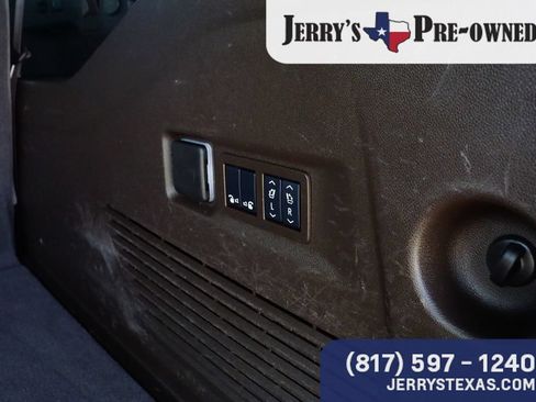 Used 2025 Chevrolet Suburban LT w/ Comfort Package AWD/4WD image 25
