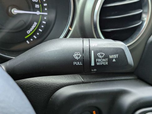 Used 2022 Jeep Wrangler Unlimited Rubicon 4xe AWD/4WD image 17