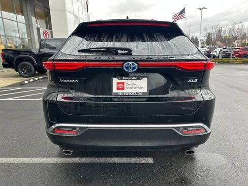 Used 2024 Toyota Venza XLE image 4
