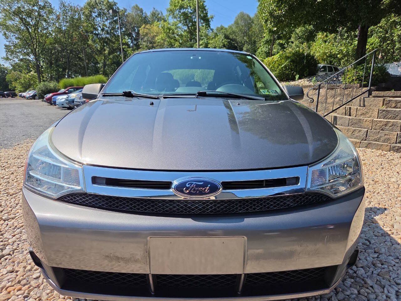 Used 2010 Ford Focus SE FWD image 2