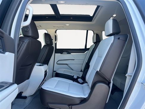 Used 2025 GMC Acadia Denali w/ Super Cruise Package image 13