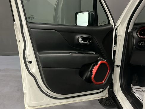 Used 2021 Jeep Renegade Trailhawk AWD/4WD image 9