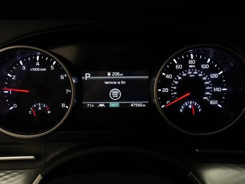 Certified 2024 Kia Carnival LX image 2