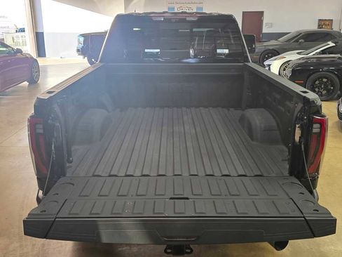 Used 2025 GMC Sierra 2500 AT4 w/ AT4 Premium Plus Package image 5