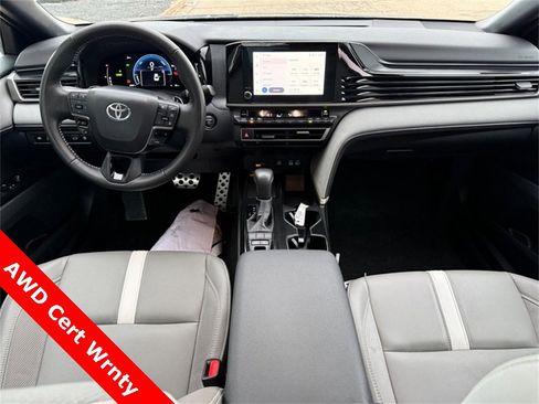 Used 2025 Toyota Camry SE image 13