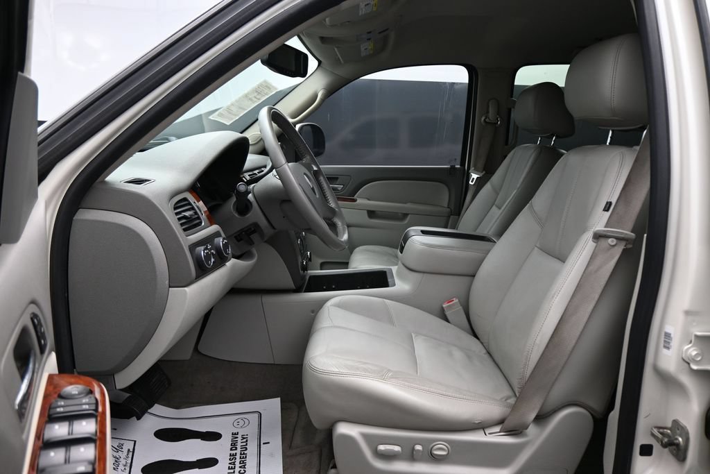 Used 2011 GMC Yukon XL SLT w/ SLT-2 Equipment Package AWD/4WD image 9