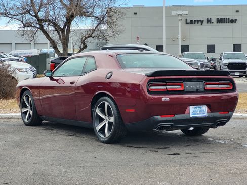 Used 2017 Dodge Challenger R/T image 7