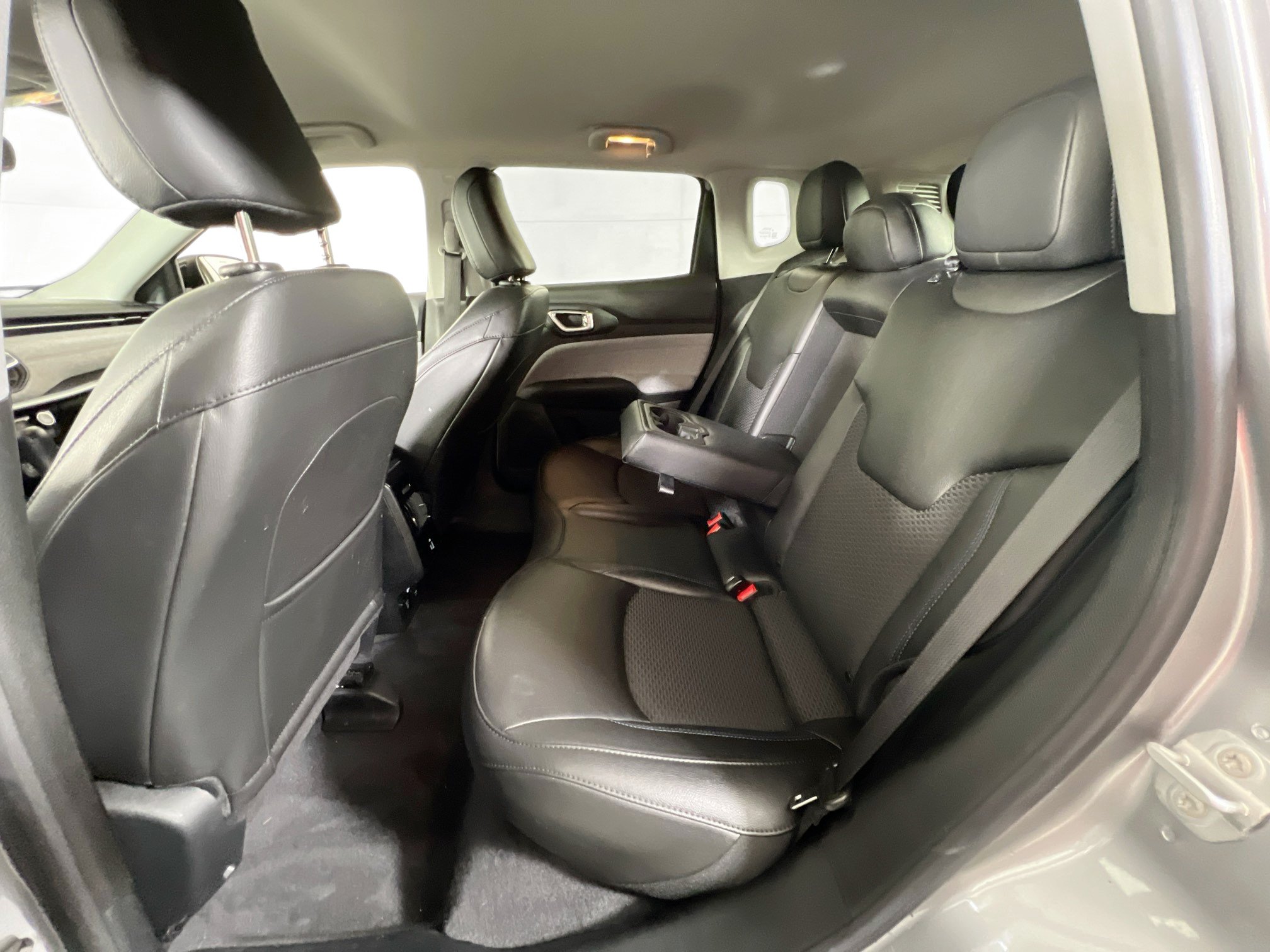 Used 2022 Jeep Compass Latitude w/ Convenience Group AWD/4WD image 23