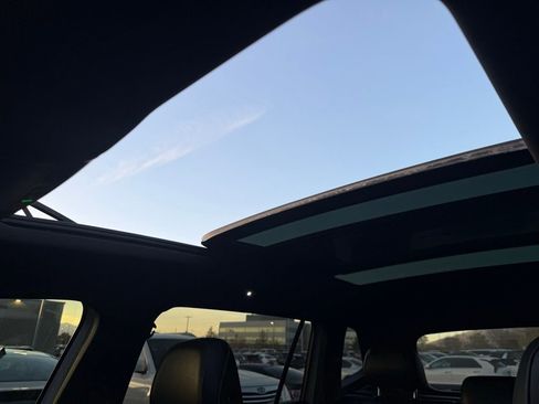 Used 2023 Volkswagen Tiguan SE R-Line image 29