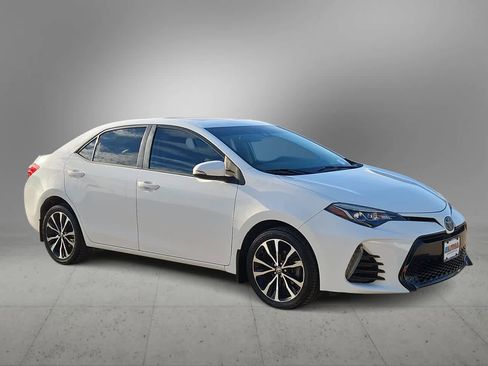Used 2017 Toyota Corolla SE w/ SE Premium Package image 2