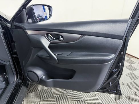 Used 2015 Nissan Rogue SV FWD image 36