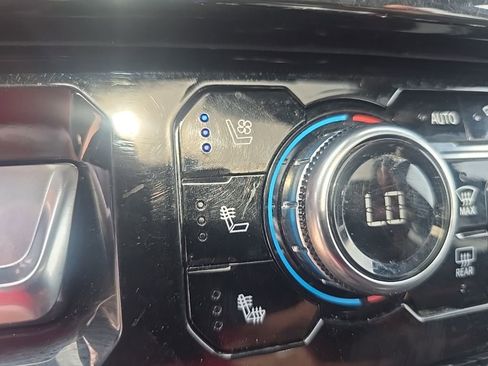 Used 2023 GMC Sierra 1500 AT4 w/ AT4 Premium Package image 19