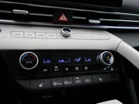 New 2025 Hyundai Elantra Limited image 37