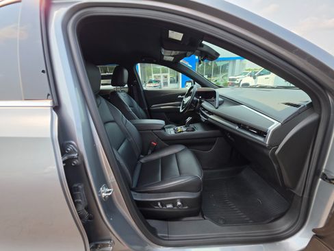 Used 2024 Cadillac XT4 Premium Luxury AWD/4WD image 13