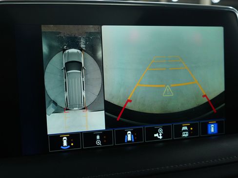 Used 2022 Chevrolet Suburban LT w/ Luxury Package image 33