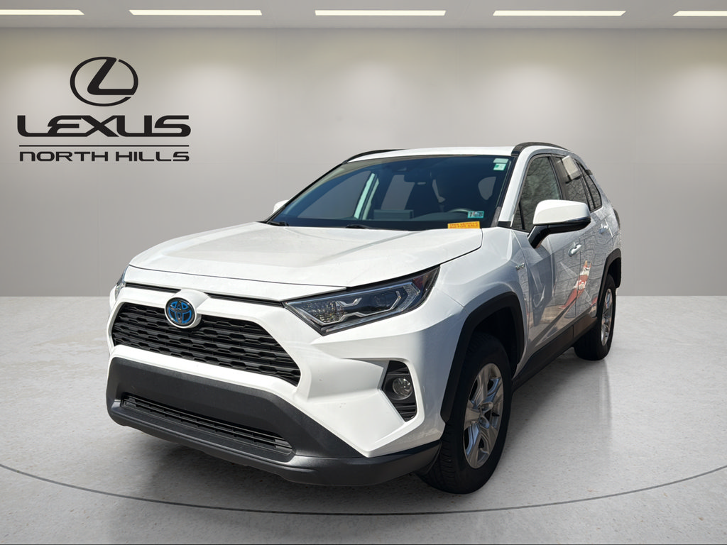 Used 2021 Toyota RAV4 XLE w/ Convenience Package AWD/4WD image 1