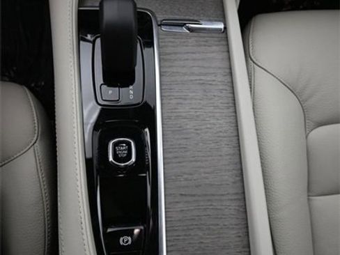 Used 2023 Volvo XC90 B6 Plus w/ Protection Package Premier image 10