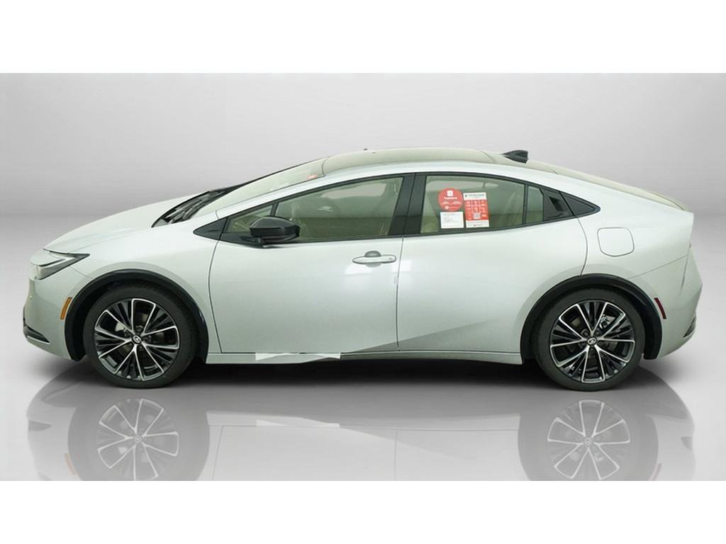 New 2027 Toyota Prius XLE FWD image 3