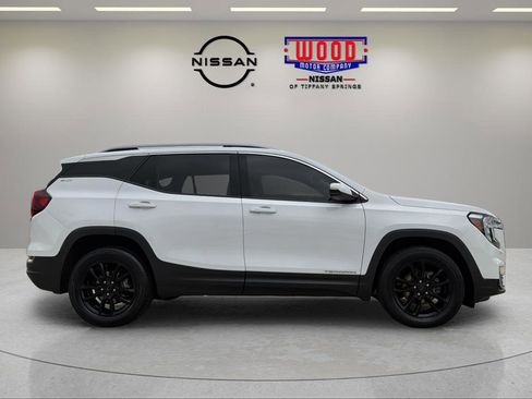 Used 2022 GMC Terrain SLT w/ Infotainment Package II image 2