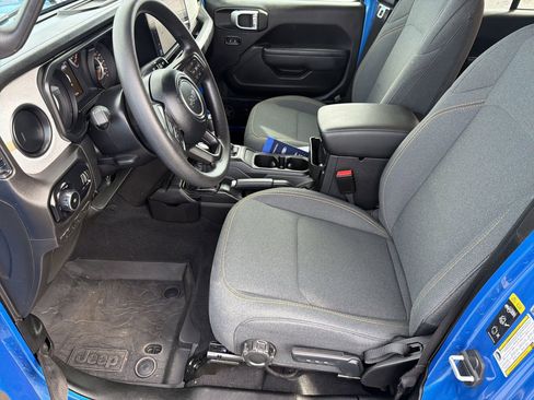 Used 2025 Jeep Wrangler Unlimited Sport AWD/4WD image 19