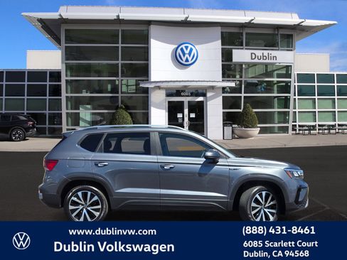 Used 2022 Volkswagen Taos SE AWD/4WD image 3