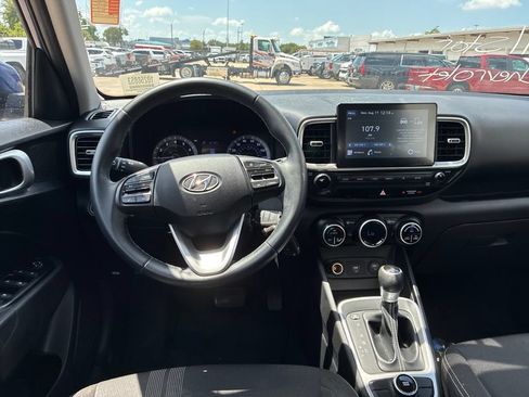Used 2020 Hyundai Venue SEL w/ Convenience Package FWD image 13