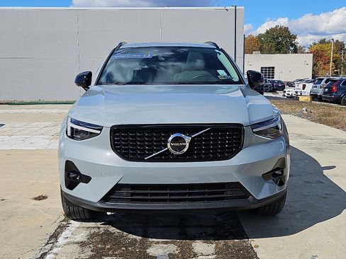 Used 2025 Volvo XC40 B5 Ultra w/ Climate Package image 2
