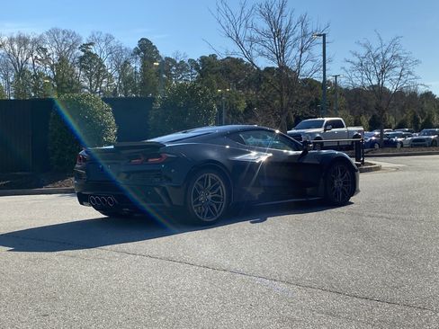 Used 2025 Chevrolet Corvette Z06 image 3