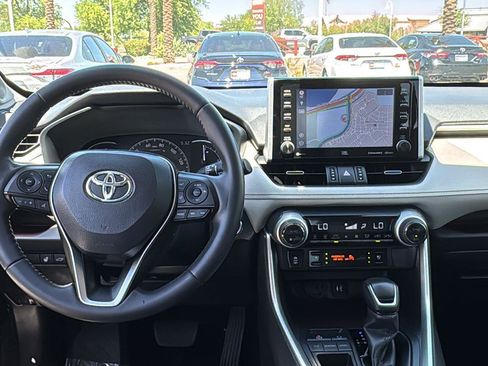 Used 2019 Toyota RAV4 Limited image 4