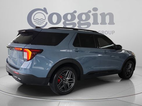 Certified 2025 Ford Explorer ST-Line w/ Premium Package RWD image 5