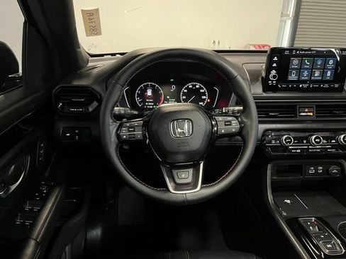 Used 2024 Honda Pilot TrailSport image 19