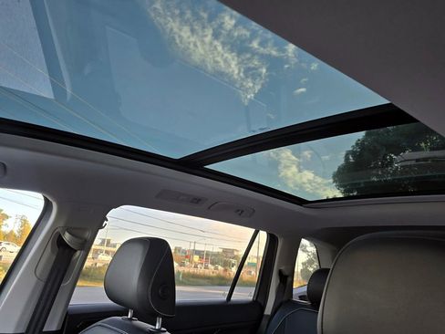 Used 2024 Volkswagen Tiguan SE image 28