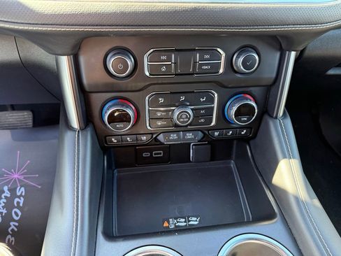 Used 2023 Chevrolet Suburban Premier image 21