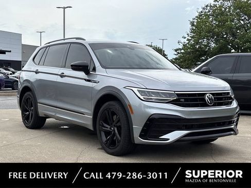 Used 2023 Volkswagen Tiguan SE R-Line FWD image 1