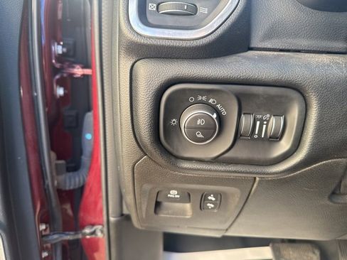 Used 2019 RAM 1500 Laramie image 12