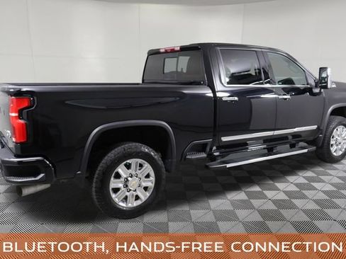 Used 2025 Chevrolet Silverado 2500 High Country w/ High Country Premium Package AWD/4WD image 5