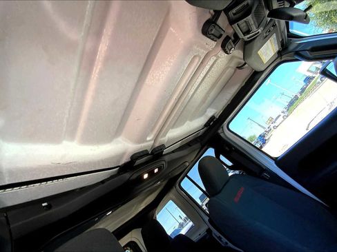 Used 2025 Jeep Wrangler Unlimited Rubicon image 13