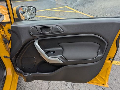 Used 2012 Ford Fiesta SES image 26
